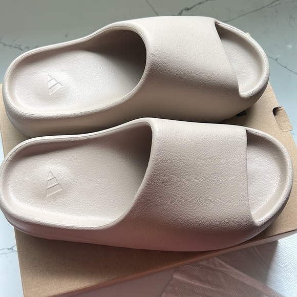 Yeezy slides (restock pair)